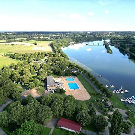 Camping De Thoissey *** Exteriör bild