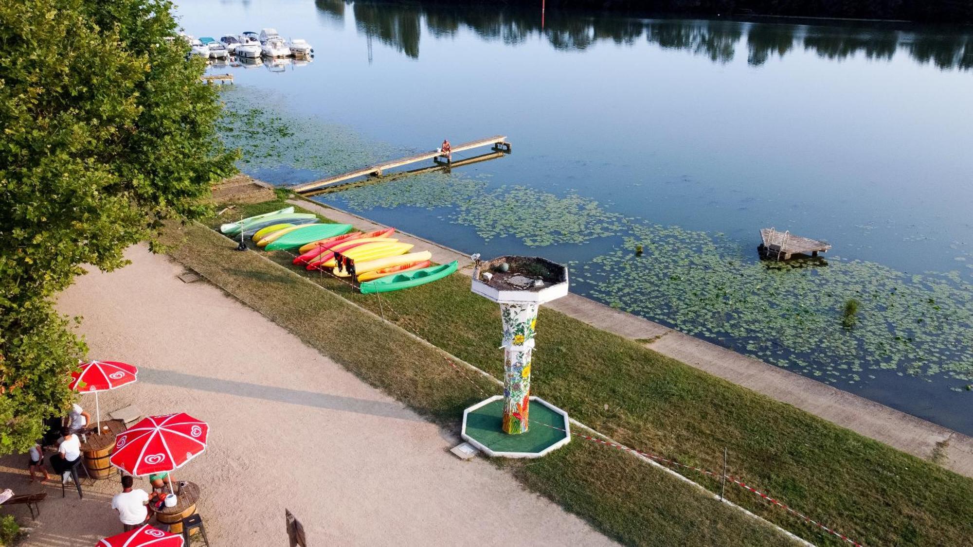 Camping De Thoissey *** Exteriör bild