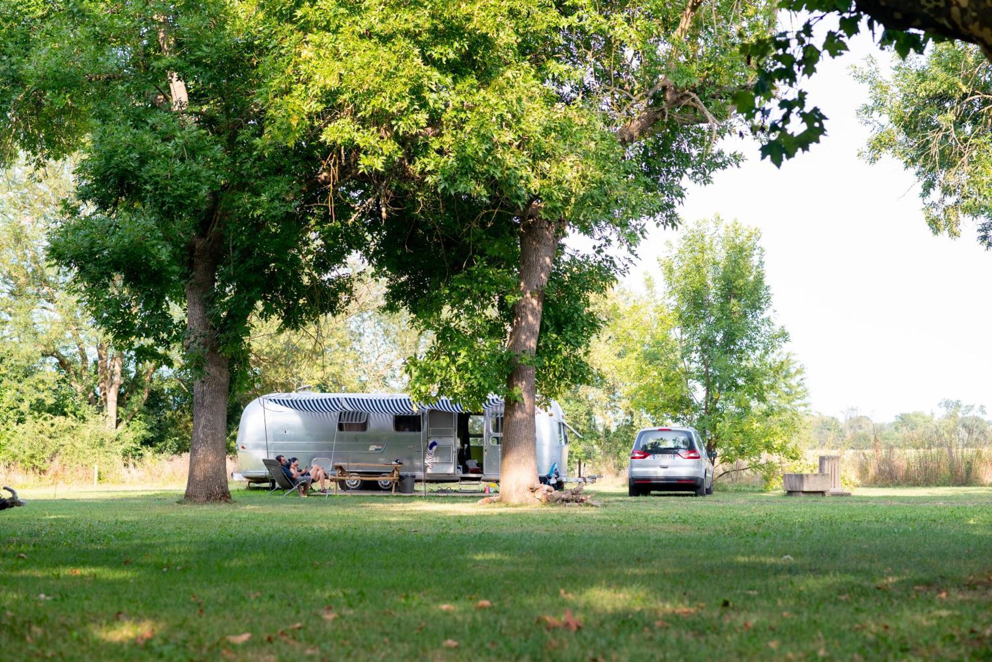 Camping De Thoissey *** Exteriör bild