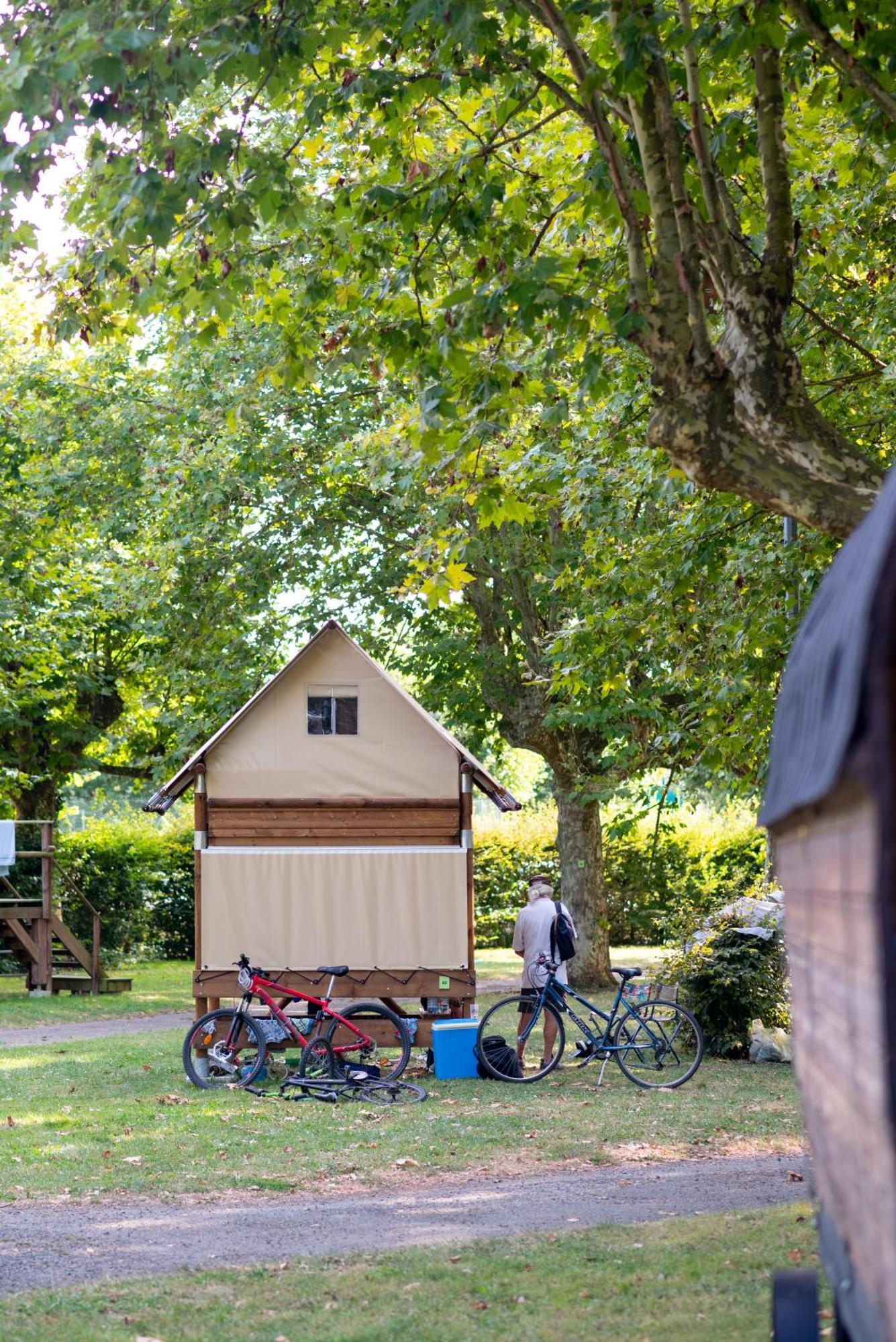 Camping De Thoissey *** Exteriör bild