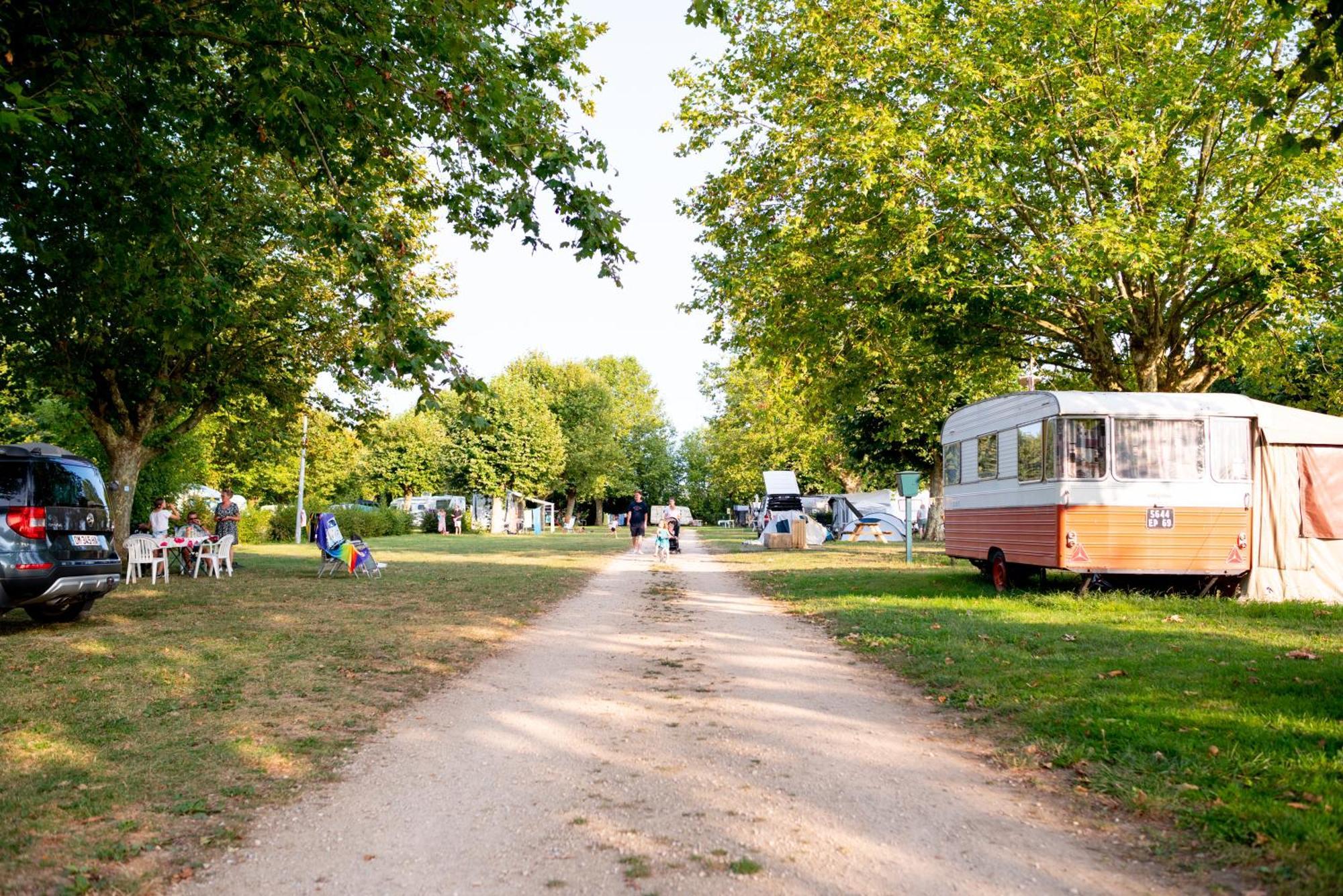 Camping De Thoissey *** Exteriör bild