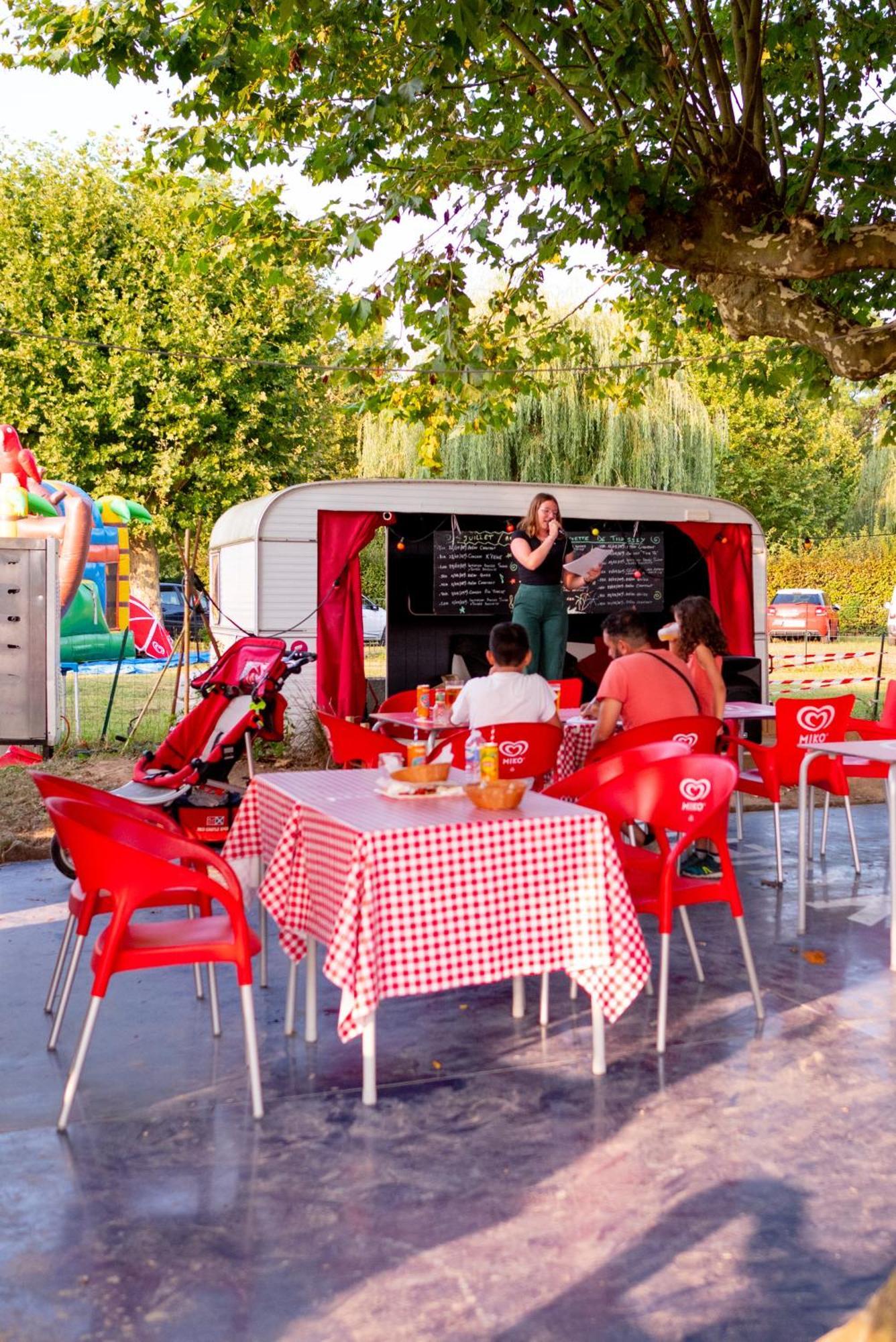Camping De Thoissey *** Exteriör bild