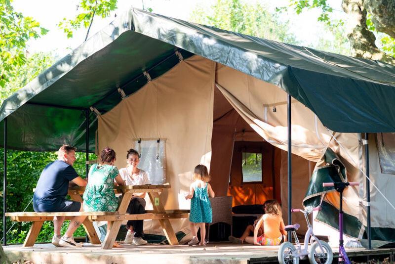 Camping De Thoissey *** Exteriör bild