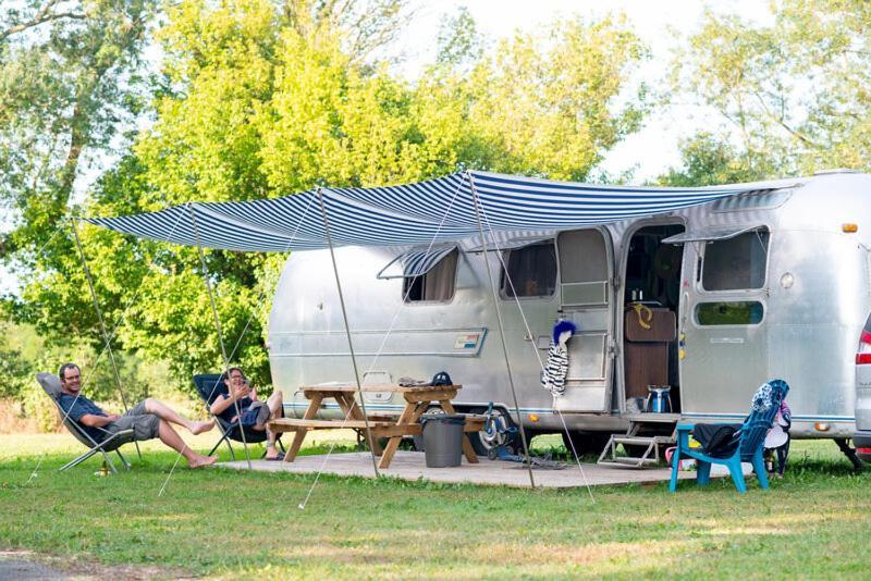 Camping De Thoissey *** Exteriör bild