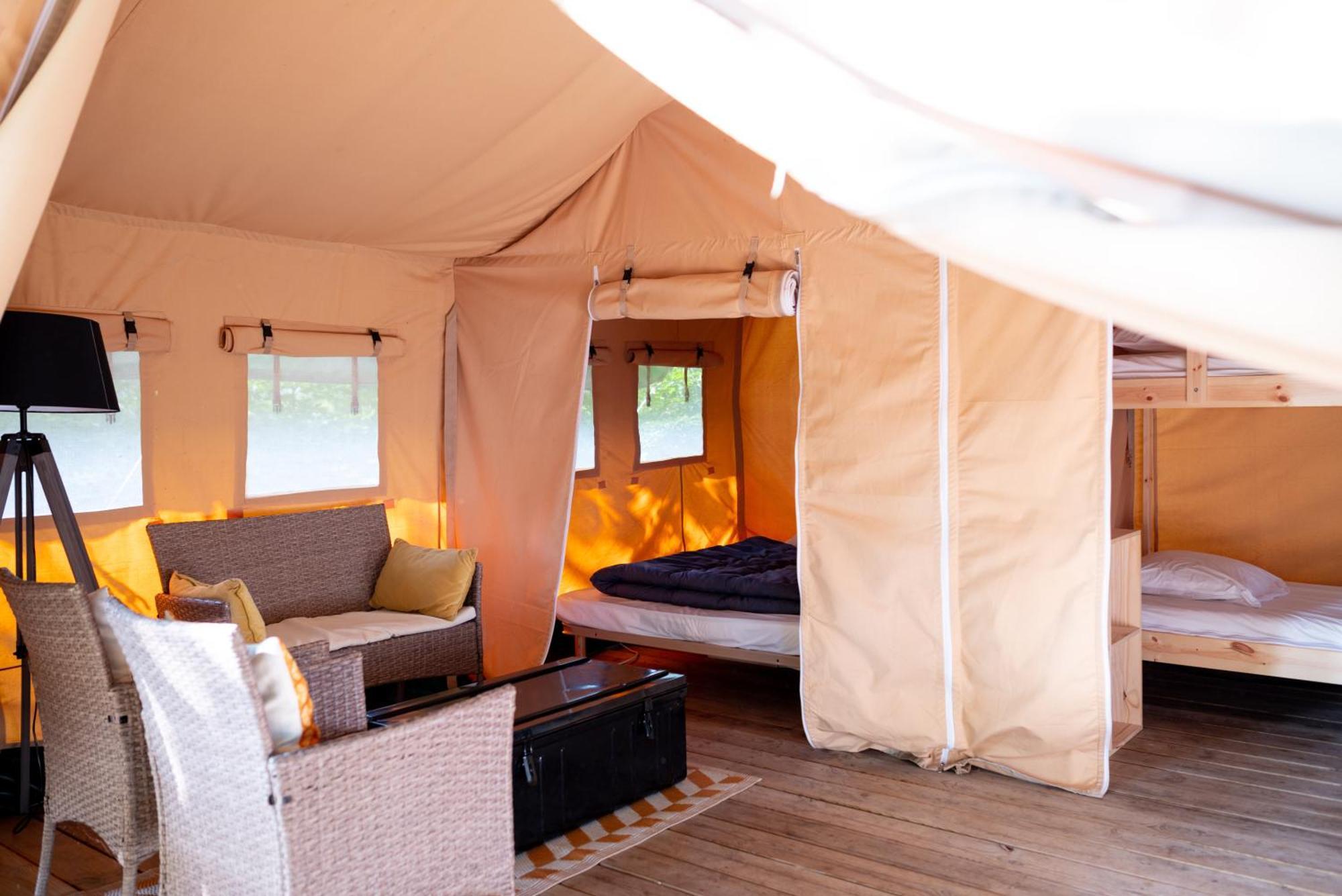 Camping De Thoissey *** Exteriör bild
