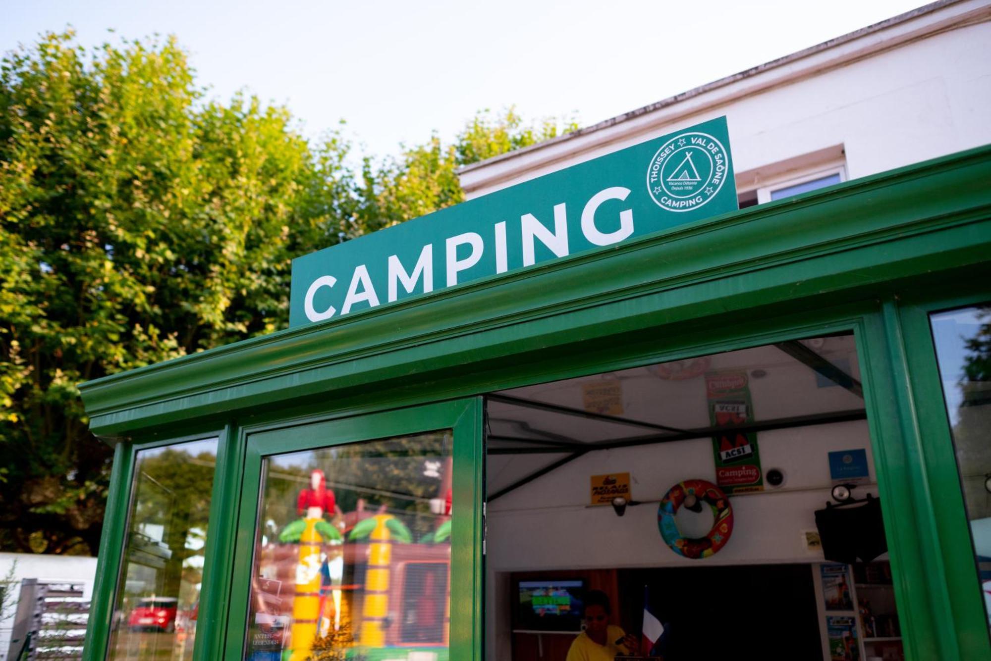 Camping De Thoissey *** Exteriör bild